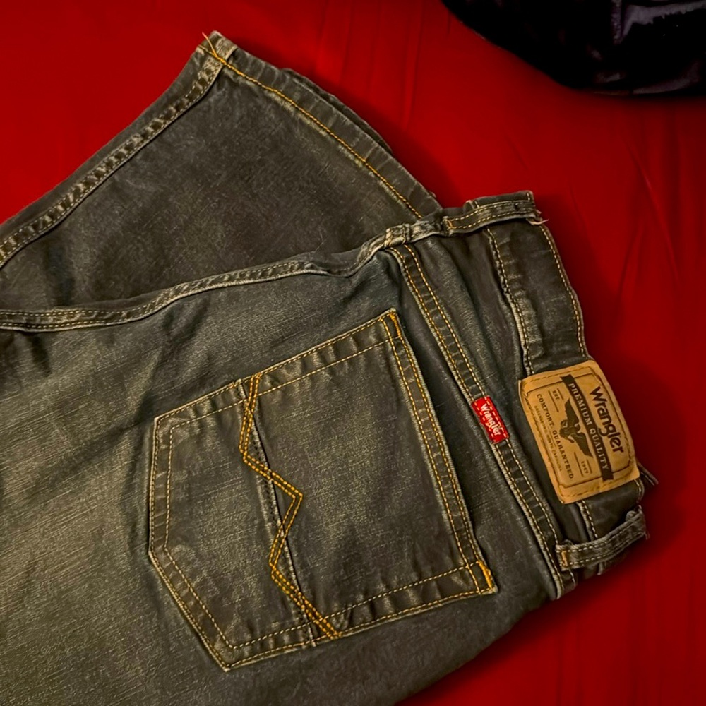 Wrangler Men’s Athletic Fit size: 32 x 32